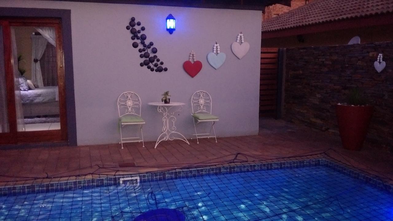 Dinaledi House Hotel Bela-Bela Bagian luar foto