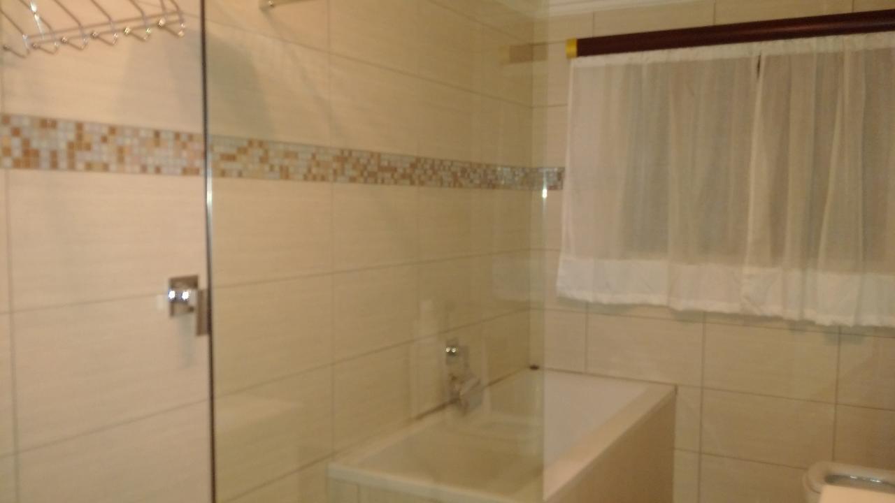 Dinaledi House Hotel Bela-Bela Bagian luar foto