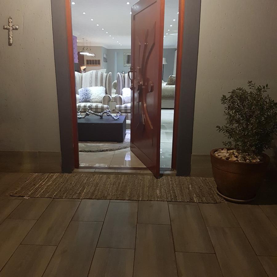 Dinaledi House Hotel Bela-Bela Bagian luar foto