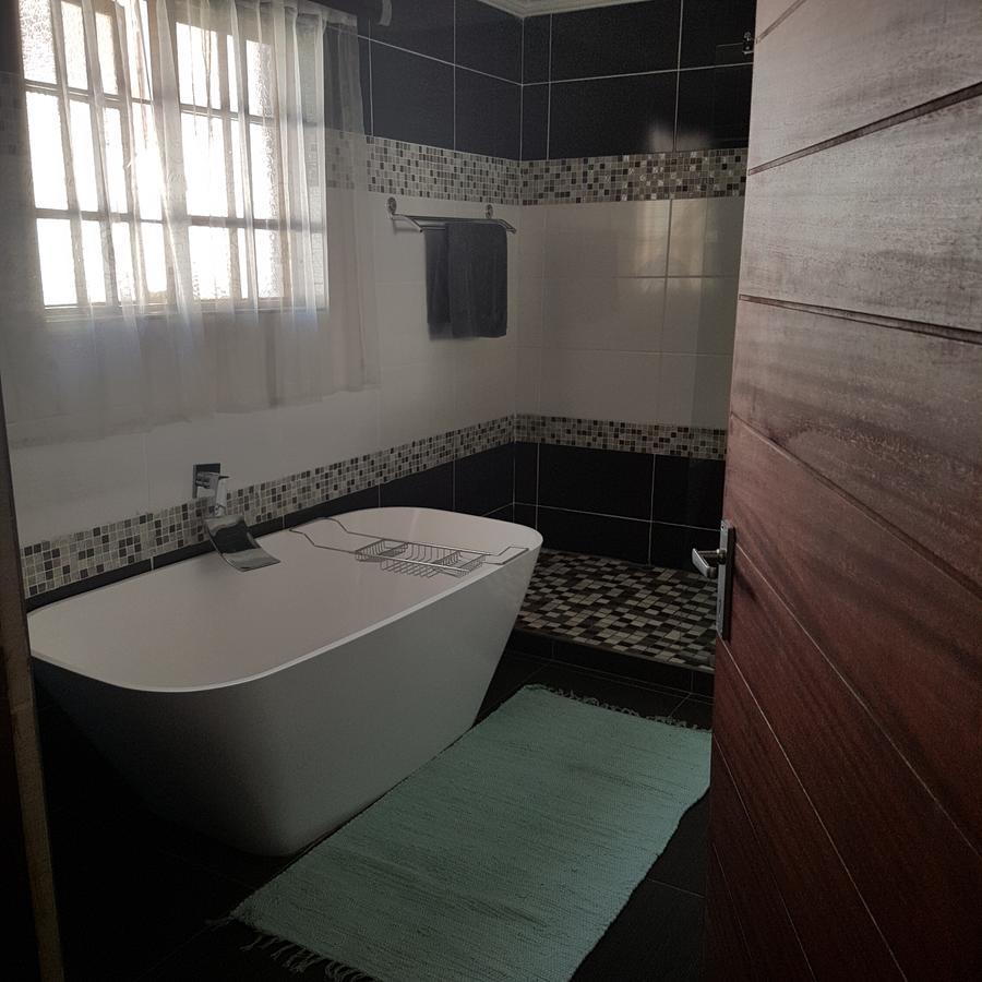 Dinaledi House Hotel Bela-Bela Bagian luar foto