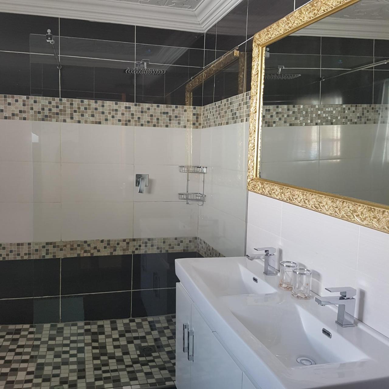Dinaledi House Hotel Bela-Bela Bagian luar foto
